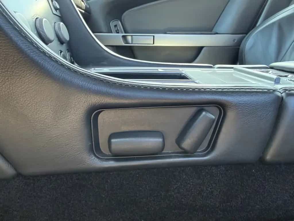 Aston Martin DB9 5.9 V12 Coupe 06/2005-photo-18