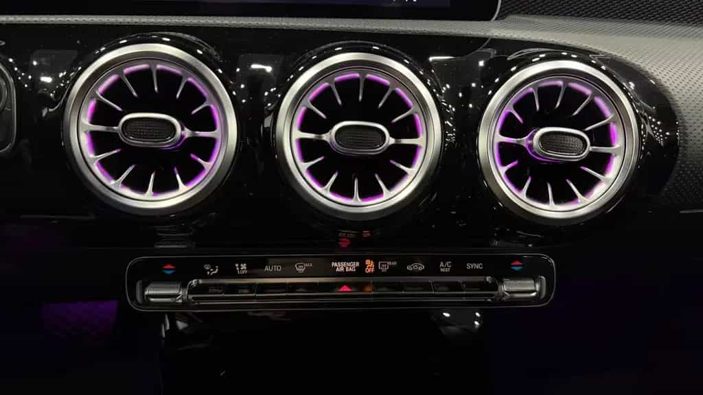 Mercedes-Benz A 220 /NightP/360°/ACC/Leder/18"/MBUX/KeyLess/LED 04/2019-photo-26
