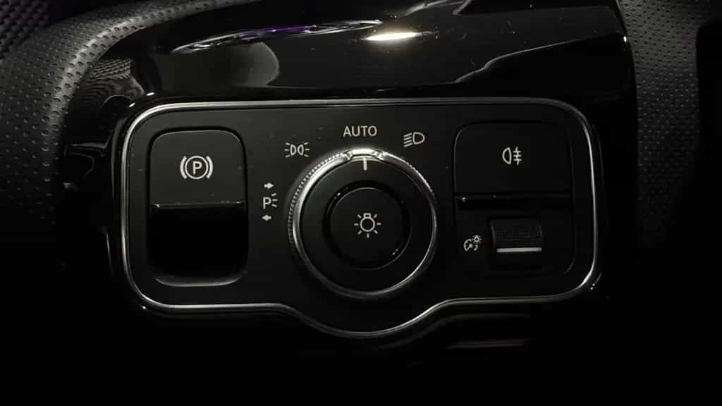 Mercedes-Benz A 220 /NightP/360°/ACC/Leder/18"/MBUX/KeyLess/LED 04/2019-photo-35