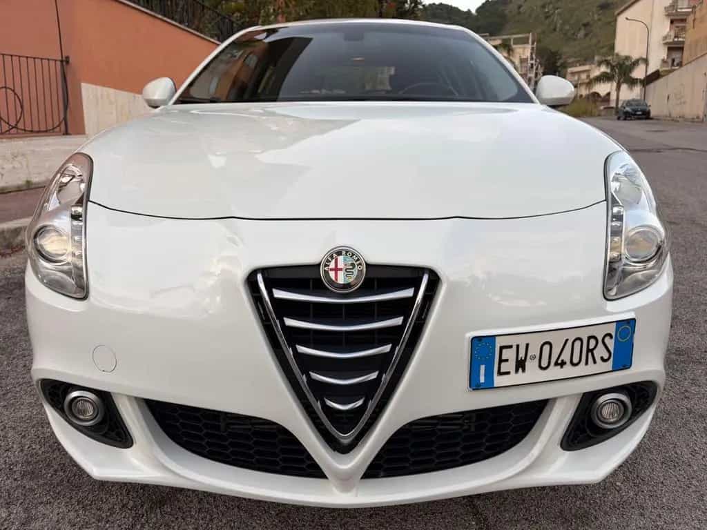 Alfa Romeo Giulietta 1.6 JTDm distictive ideale 02/2015-photo-1