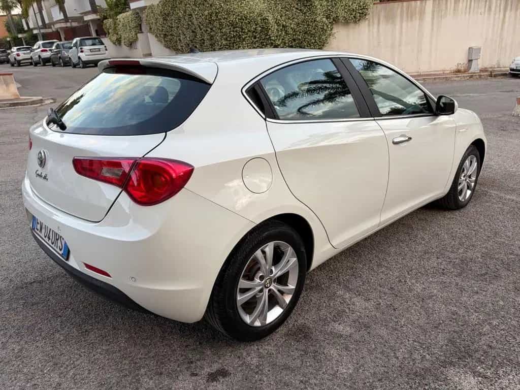 Alfa Romeo Giulietta 1.6 JTDm distictive ideale 02/2015-photo-11