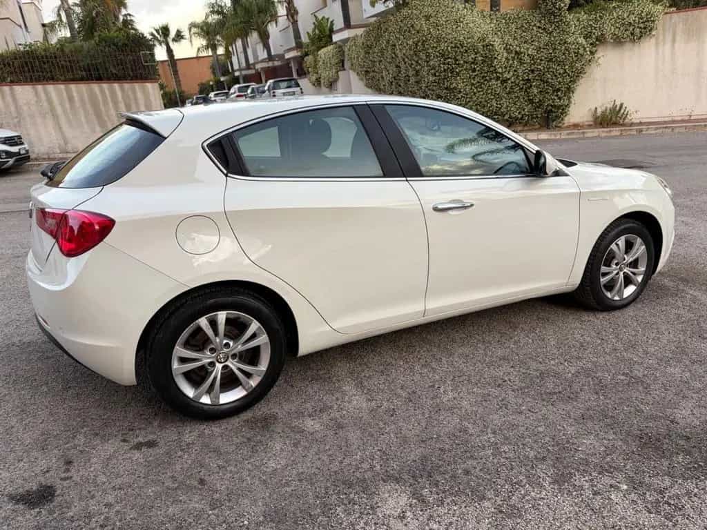 Alfa Romeo Giulietta 1.6 JTDm distictive ideale 02/2015-photo-12