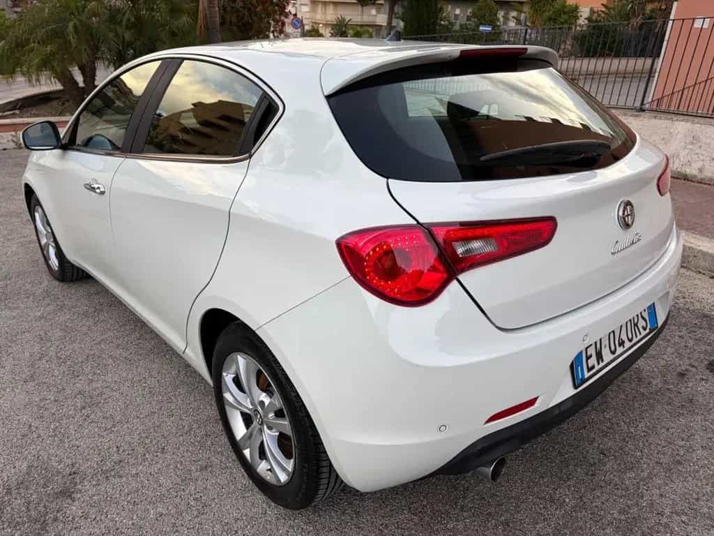 Alfa Romeo Giulietta 1.6 JTDm distictive ideale 02/2015-photo-6