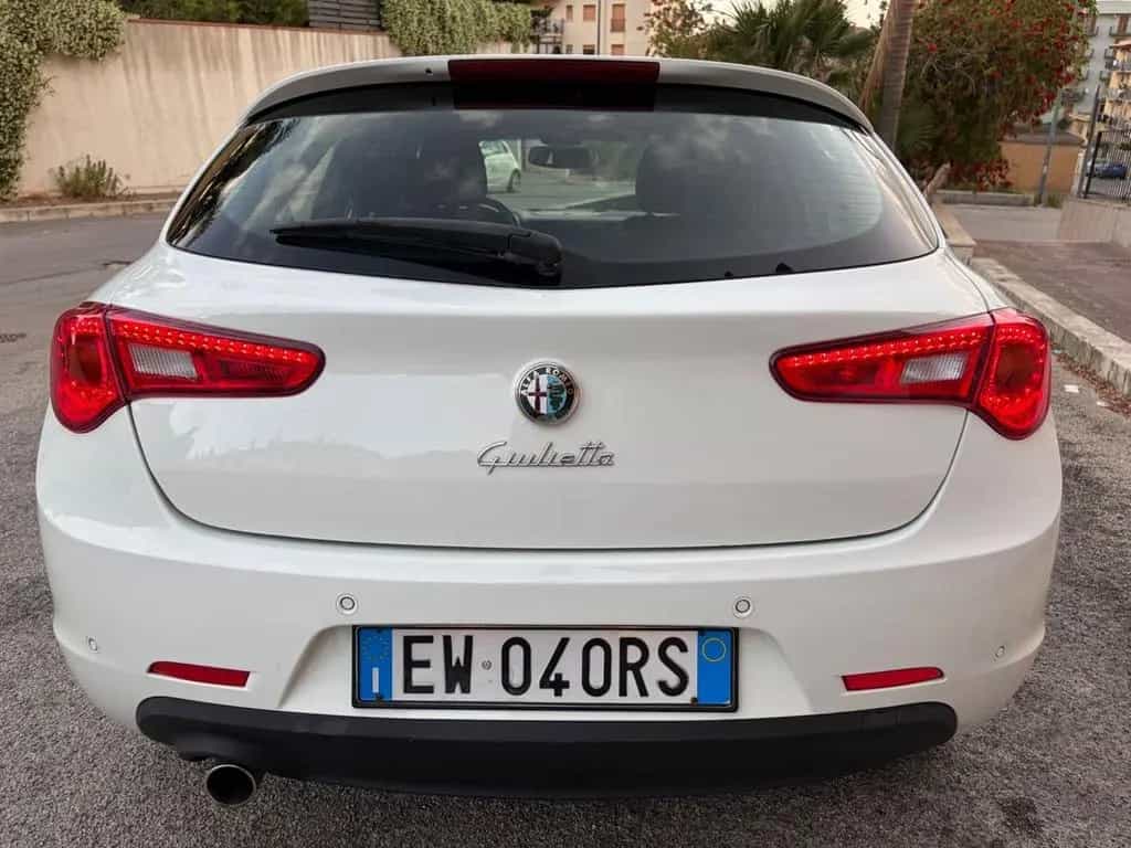 Alfa Romeo Giulietta 1.6 JTDm distictive ideale 02/2015-photo-8