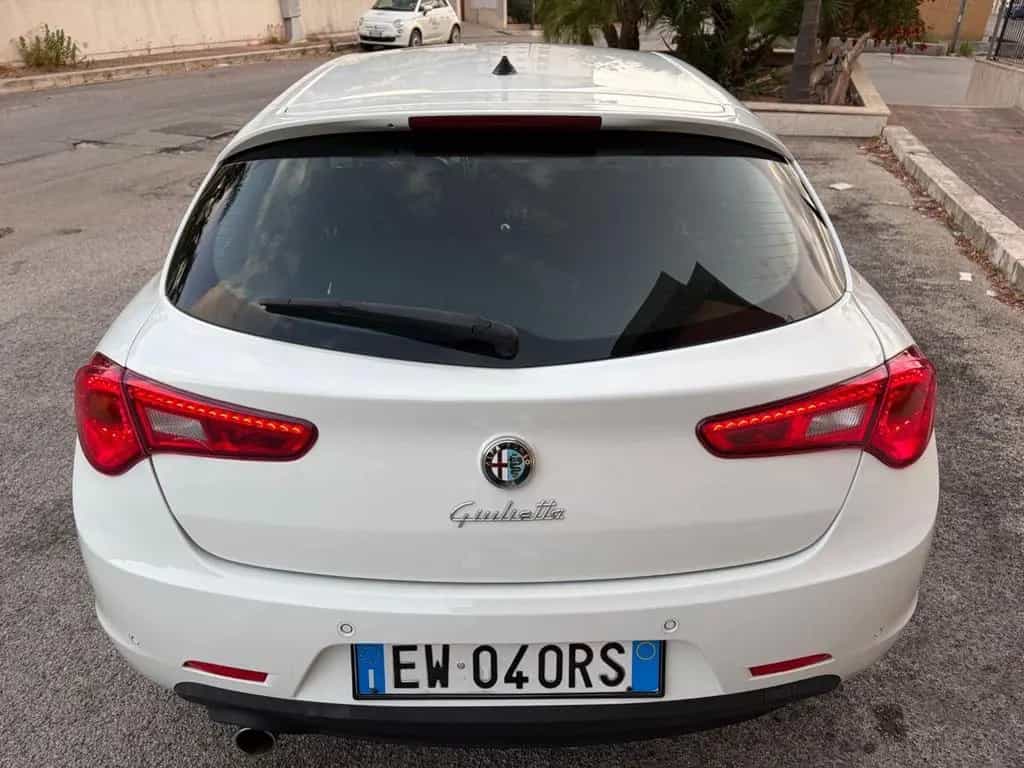 Alfa Romeo Giulietta 1.6 JTDm distictive ideale 02/2015-photo-9