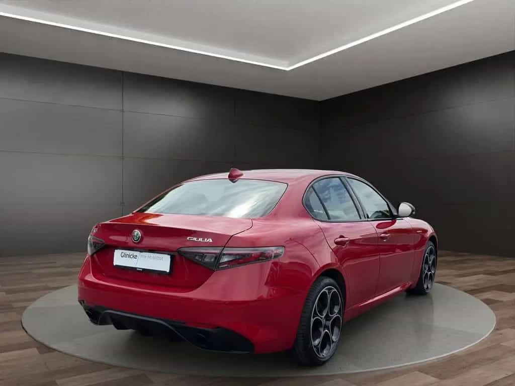 Alfa Romeo Giulia MY23 Veloce Komfort Paket 03/2024-photo-1