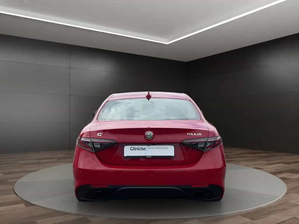 Alfa Romeo Giulia MY23 Veloce Komfort Paket 03/2024-photo-2