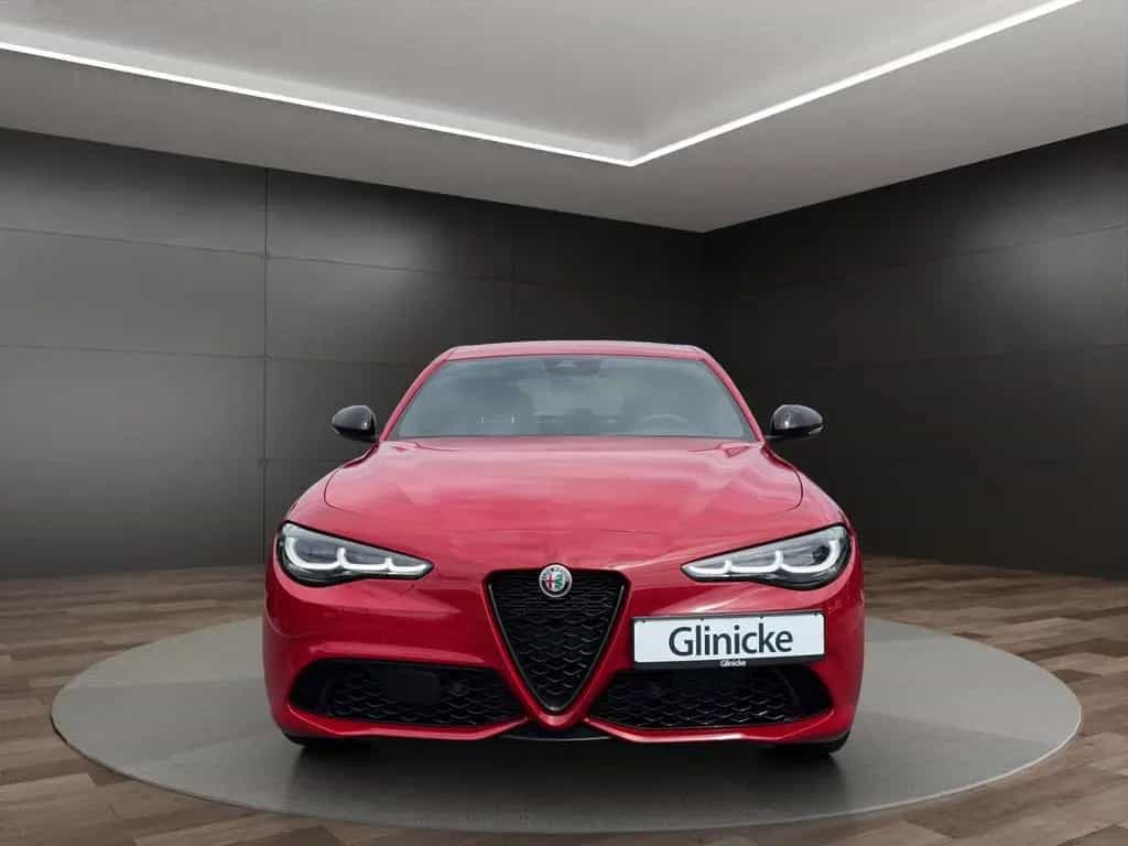 Alfa Romeo Giulia MY23 Veloce Komfort Paket 03/2024-photo-3