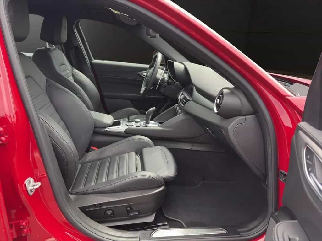Alfa Romeo Giulia MY23 Veloce Komfort Paket 03/2024-photo-5