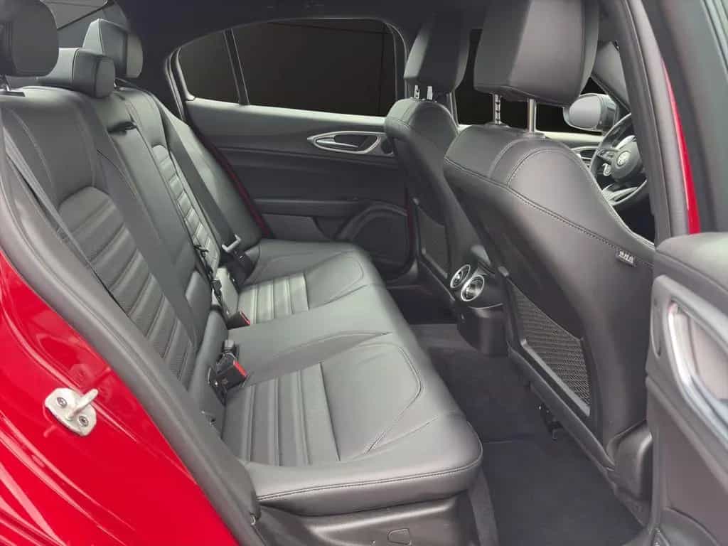Alfa Romeo Giulia MY23 Veloce Komfort Paket 03/2024-photo-6