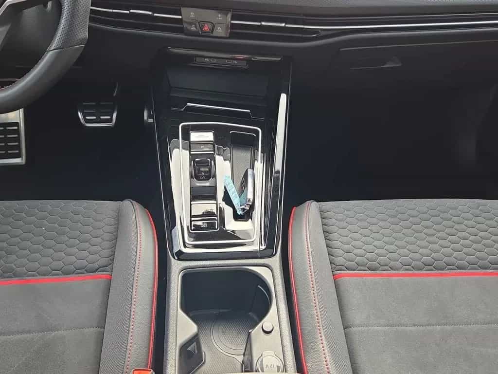 Volkswagen Golf GTI VIII 2.0 TSI  Clubsport Black Style DS 04/2024-photo-8