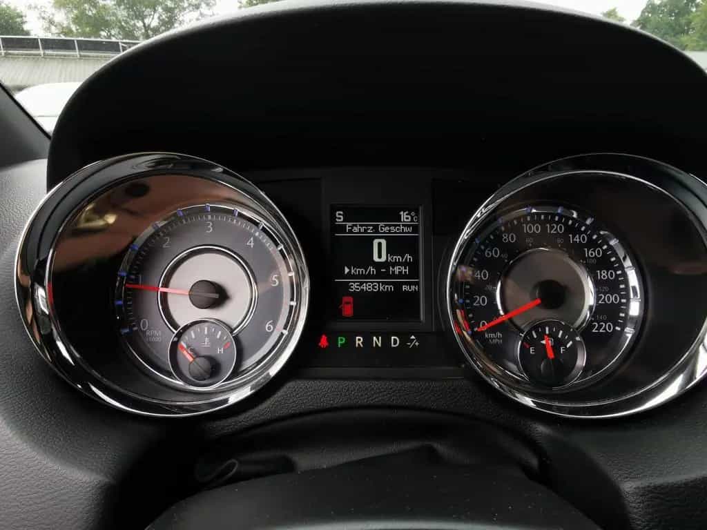 Lancia Voyager S 1-Hand 7-Sitze Navi TÜV Neu+Garantie 04/2015-photo-5