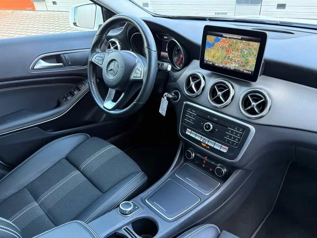 Mercedes-Benz GLA 250 URBAN 360 AHK LED NAVI PANORAMA 03/2019-photo-12