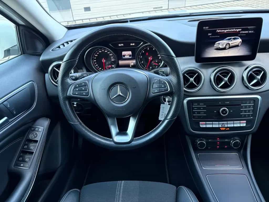 Mercedes-Benz GLA 250 URBAN 360 AHK LED NAVI PANORAMA 03/2019-photo-14