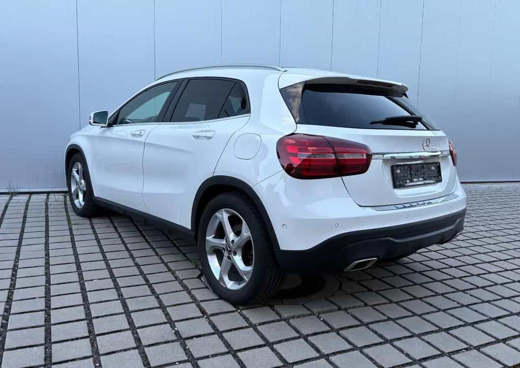 Mercedes-Benz GLA 250 URBAN 360 AHK LED NAVI PANORAMA 03/2019-photo-2
