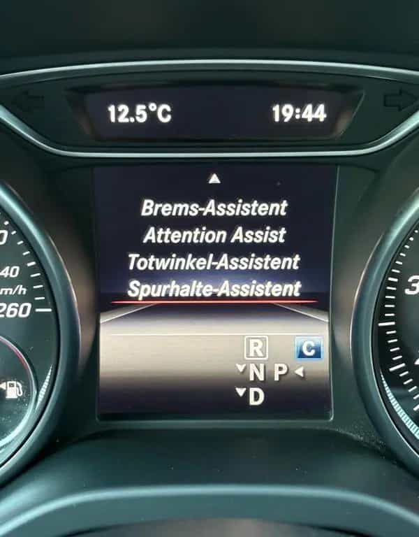 Mercedes-Benz GLA 250 URBAN 360 AHK LED NAVI PANORAMA 03/2019-photo-20