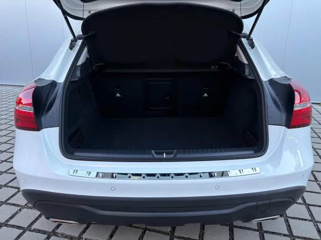 Mercedes-Benz GLA 250 URBAN 360 AHK LED NAVI PANORAMA 03/2019-photo-4
