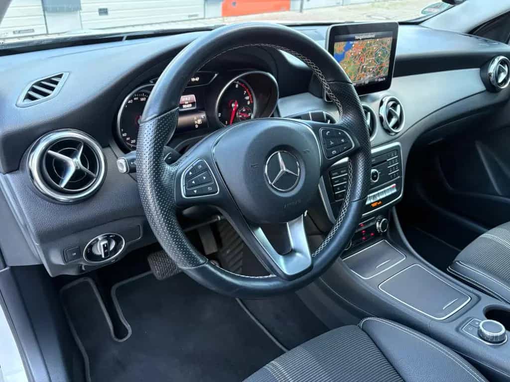 Mercedes-Benz GLA 250 URBAN 360 AHK LED NAVI PANORAMA 03/2019-photo-9