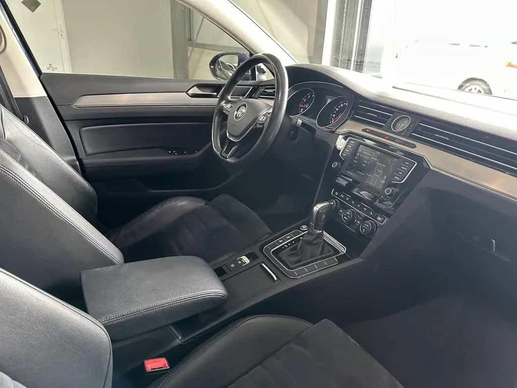 Volkswagen Passat Highline Pano AHK SHZ Navi ACC 07/2015-photo-13