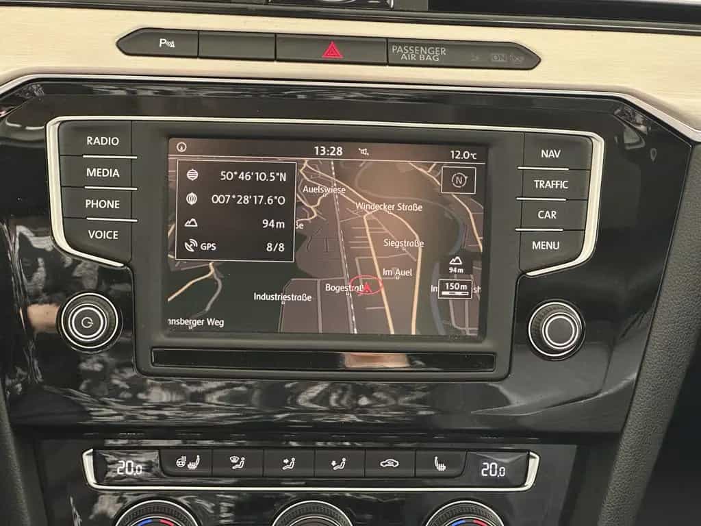 Volkswagen Passat Highline Pano AHK SHZ Navi ACC 07/2015-photo-20
