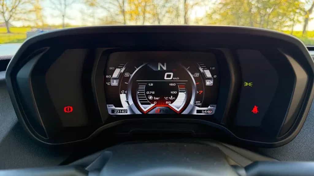 Alfa Romeo 4C , low mileage, VAT reclaimable 06/2016-photo-1