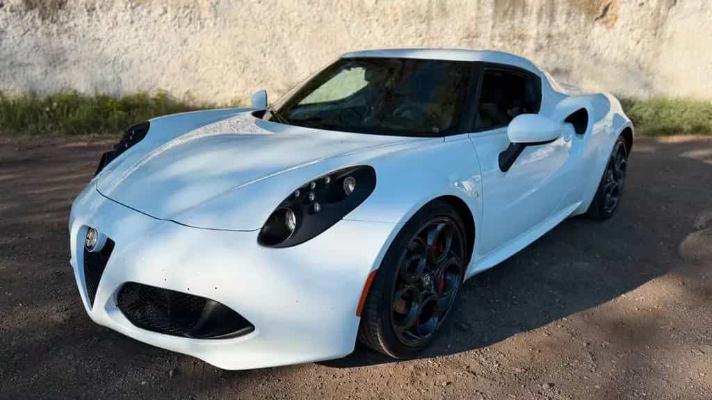 Alfa Romeo 4C , low mileage, VAT reclaimable 06/2016-photo-10