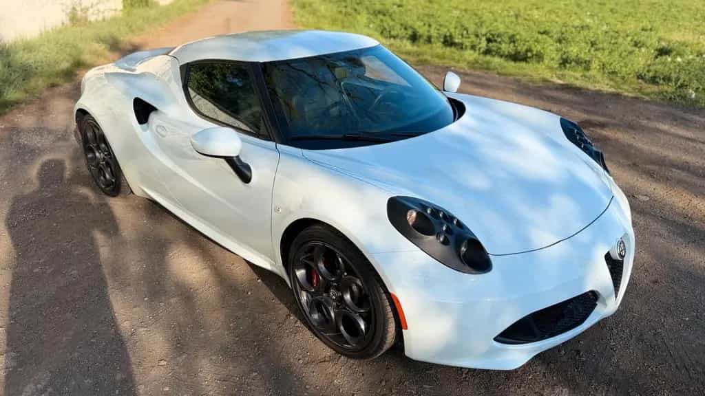 Alfa Romeo 4C , low mileage, VAT reclaimable 06/2016-photo-12