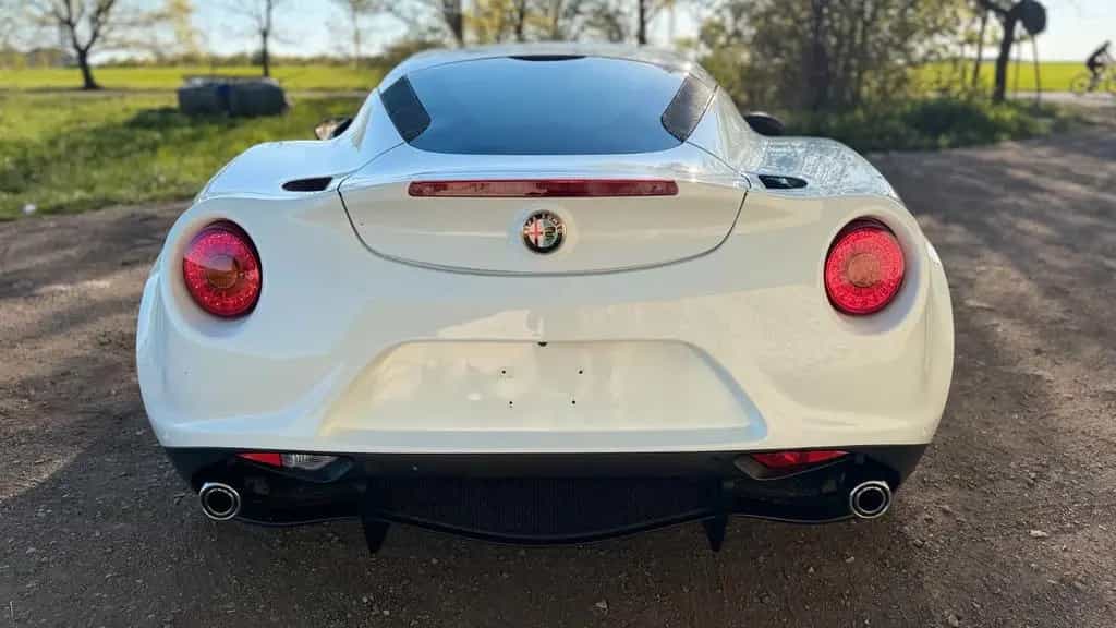 Alfa Romeo 4C , low mileage, VAT reclaimable 06/2016-photo-14