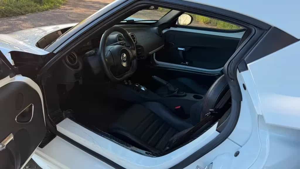 Alfa Romeo 4C , low mileage, VAT reclaimable 06/2016-photo-2