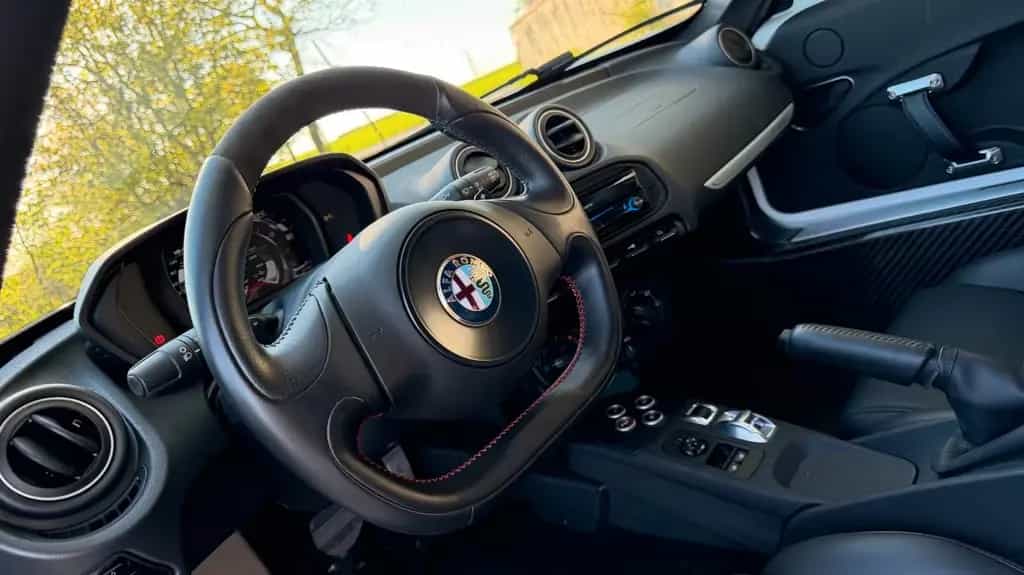 Alfa Romeo 4C , low mileage, VAT reclaimable 06/2016-photo-5