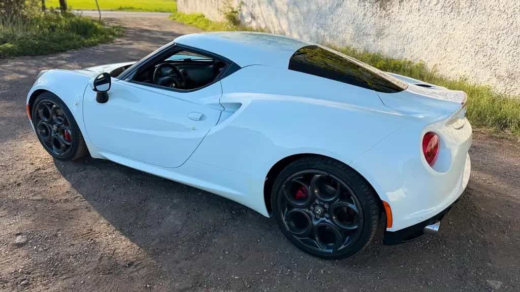 Alfa Romeo 4C , low mileage, VAT reclaimable 06/2016-photo-8