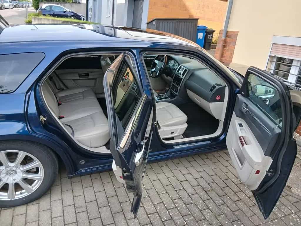 Chrysler 300C 05/2005-photo-11
