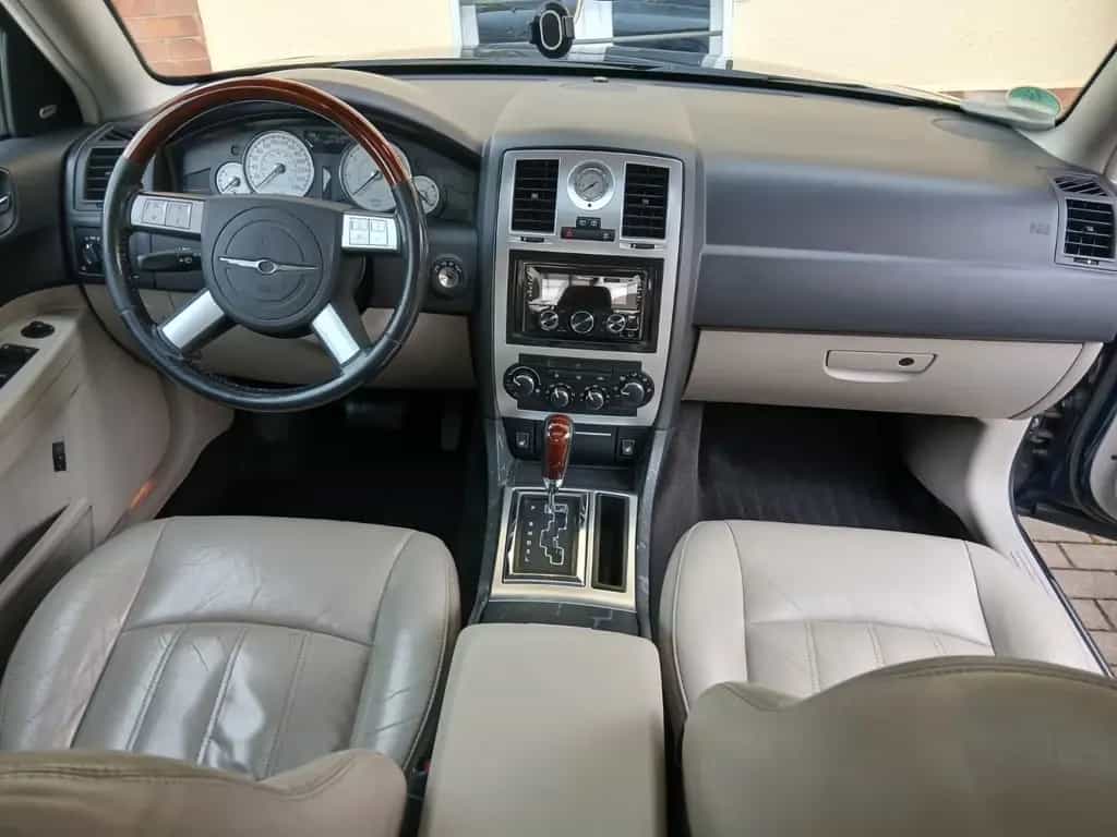 Chrysler 300C 05/2005-photo-13