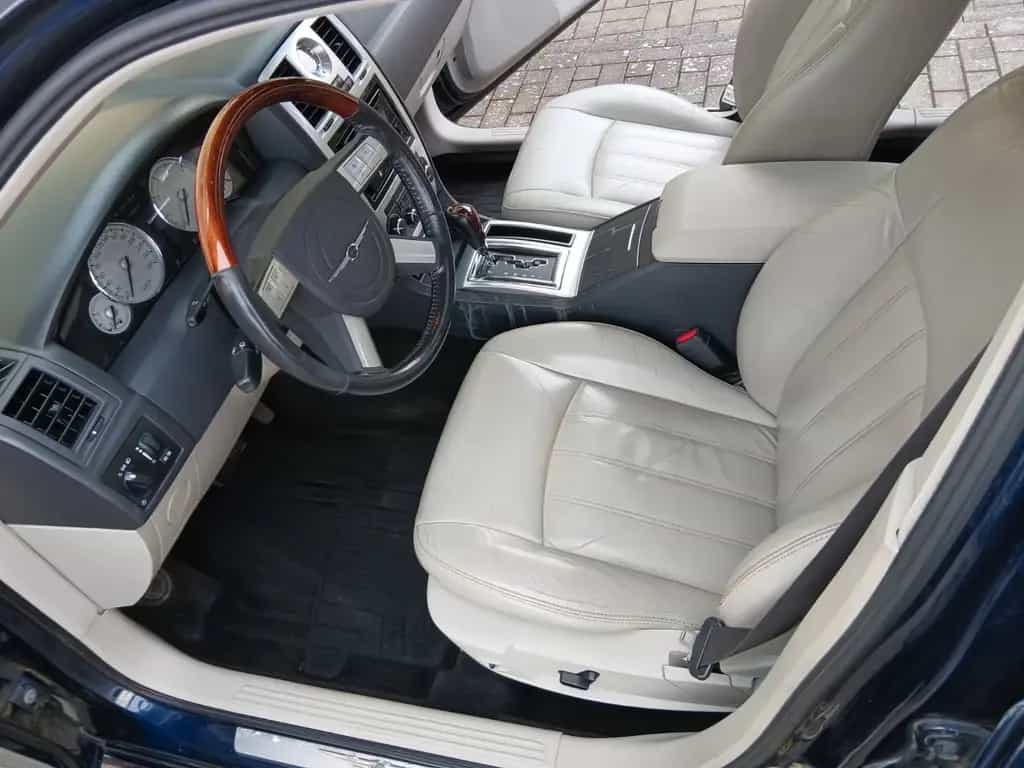 Chrysler 300C 05/2005-photo-9