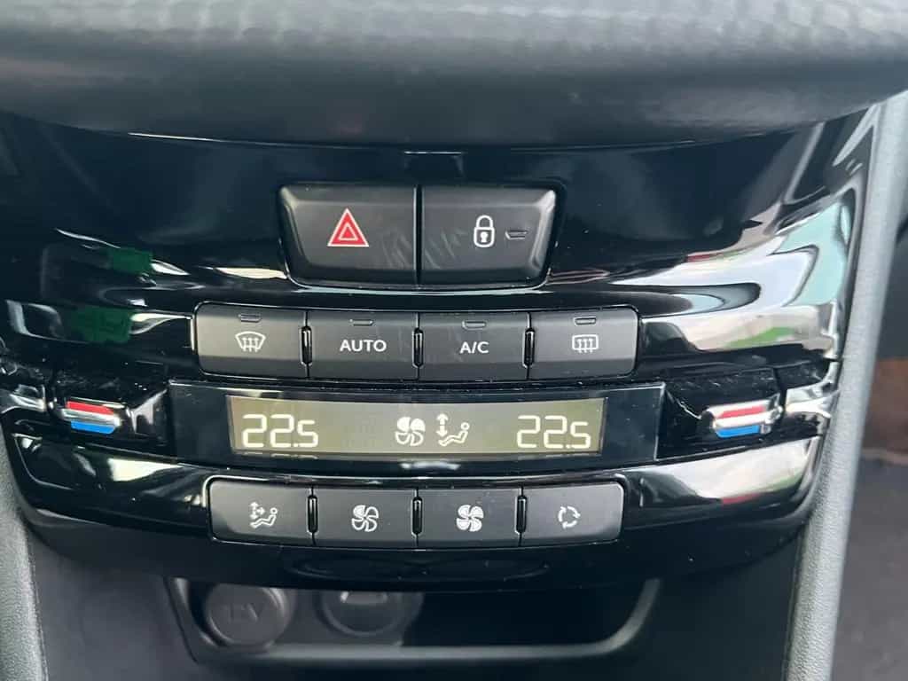Peugeot 2008 Allure"Garantie-ServiceNEU"2.Hand 11/2019-photo-31