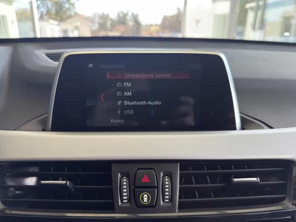 BMW X1 sDrive 20i Advantage AHK*LED*RFK*NAVI*TEMPO 10/2018-photo-17