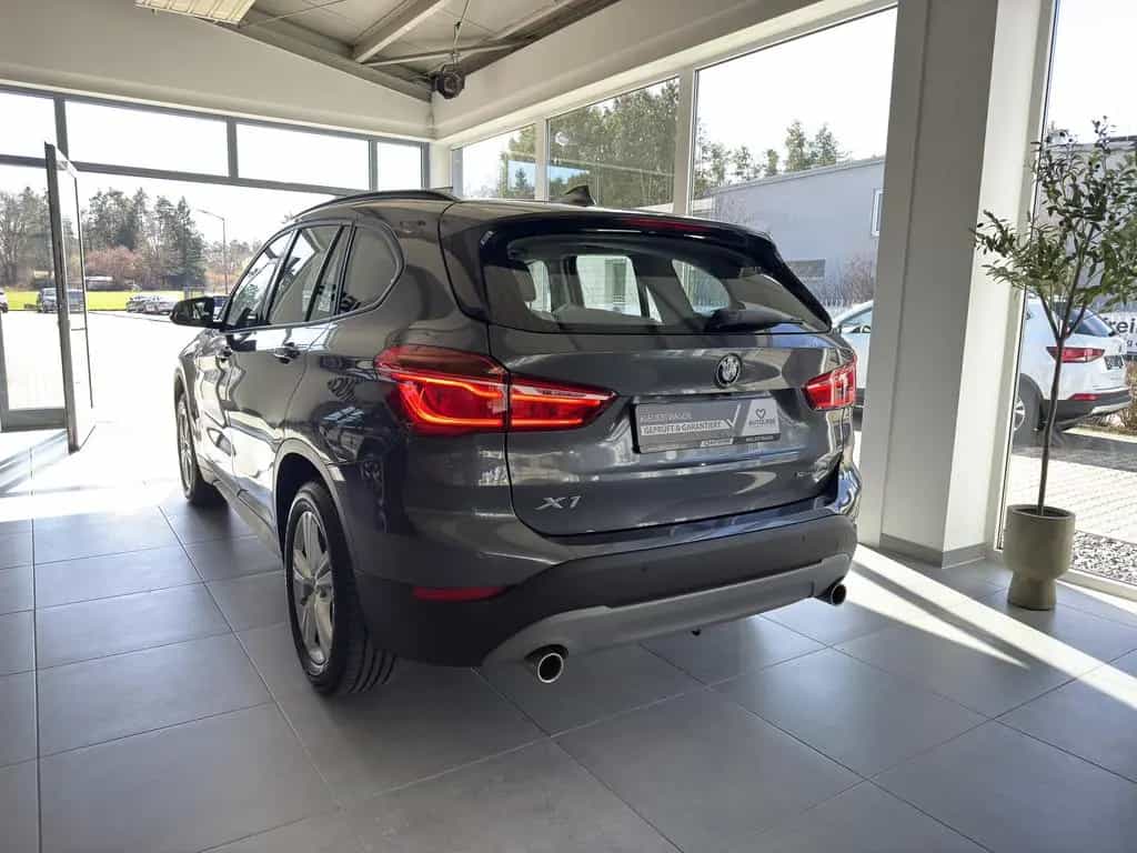 BMW X1 sDrive 20i Advantage AHK*LED*RFK*NAVI*TEMPO 10/2018-photo-3