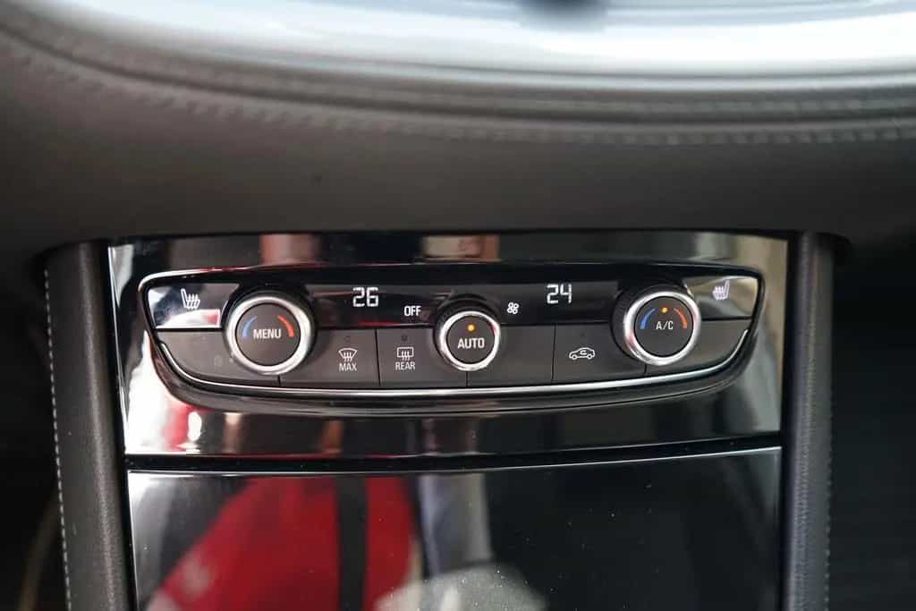 Opel Grandland (X) Grandland 1.2 Ultimate LED Kamera AHK Navi DAB 03/2021-photo-12