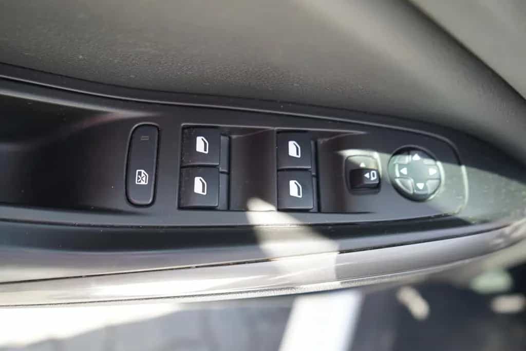 Opel Grandland (X) Grandland 1.2 Ultimate LED Kamera AHK Navi DAB 03/2021-photo-22
