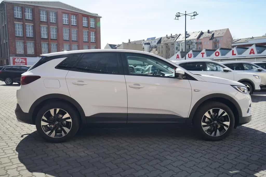 Opel Grandland (X) Grandland 1.2 Ultimate LED Kamera AHK Navi DAB 03/2021-photo-6