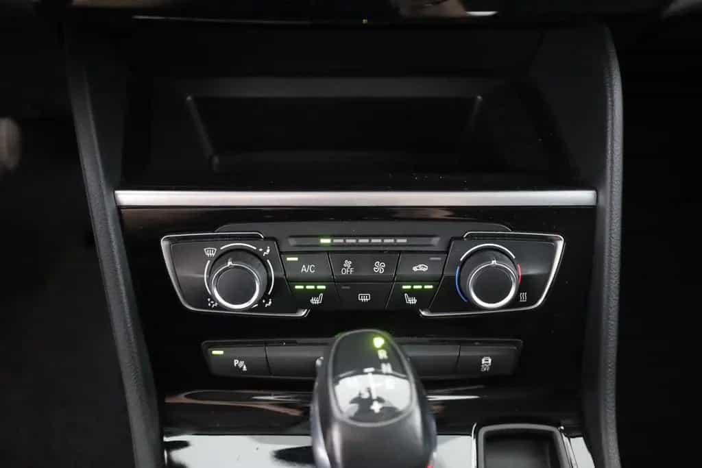 BMW 218 i Active Tourer LED Navi Sitzheizung PDC DAB 02/2018-photo-12