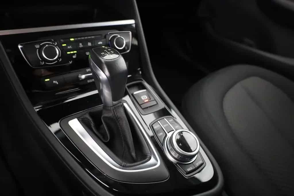 BMW 218 i Active Tourer LED Navi Sitzheizung PDC DAB 02/2018-photo-13