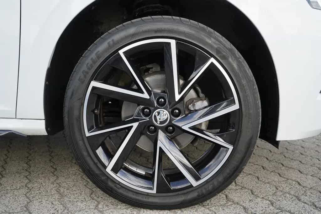 Skoda Kamiq 1.5 Monte Carlo Panorama Kamera Keyless-Go 08/2020-photo-33