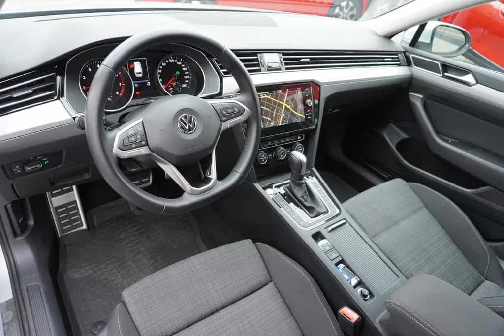 Volkswagen Passat Variant 1.5 TSI DSG Business LED AHK Navi 01/2020-photo-10