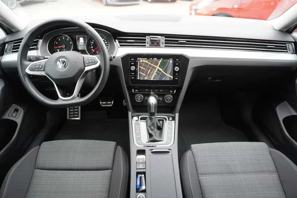 Volkswagen Passat Variant 1.5 TSI DSG Business LED AHK Navi 01/2020-photo-11