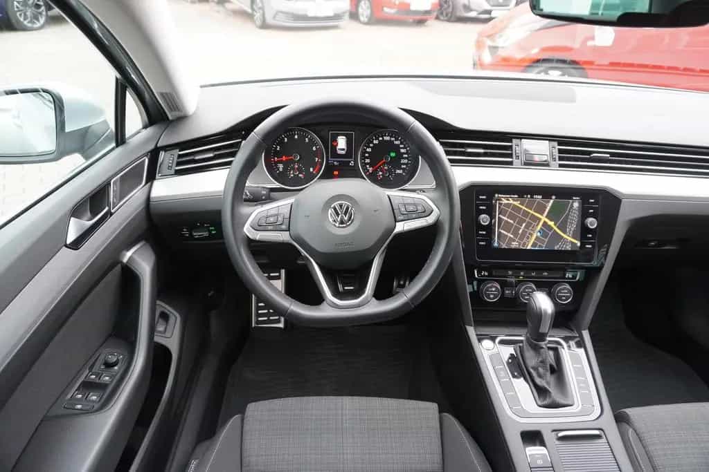 Volkswagen Passat Variant 1.5 TSI DSG Business LED AHK Navi 01/2020-photo-12