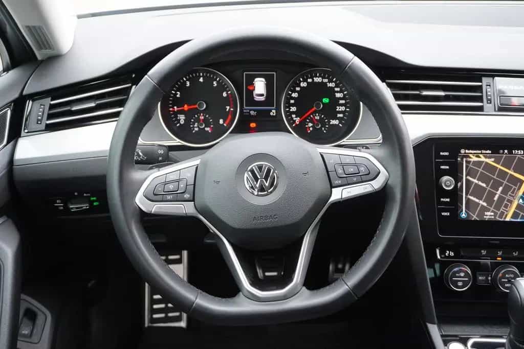 Volkswagen Passat Variant 1.5 TSI DSG Business LED AHK Navi 01/2020-photo-13