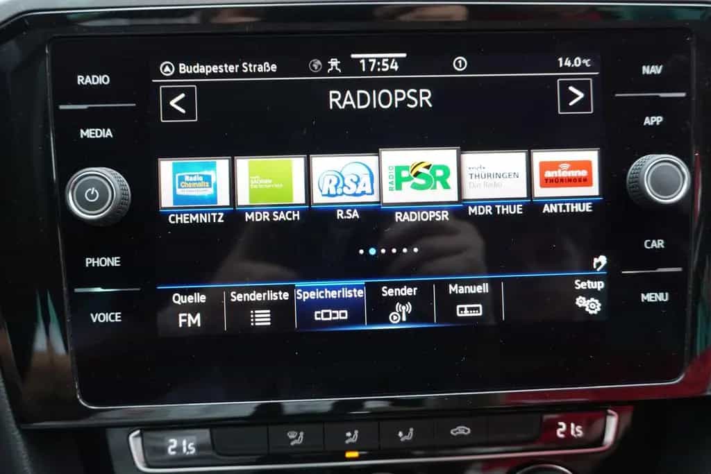 Volkswagen Passat Variant 1.5 TSI DSG Business LED AHK Navi 01/2020-photo-16