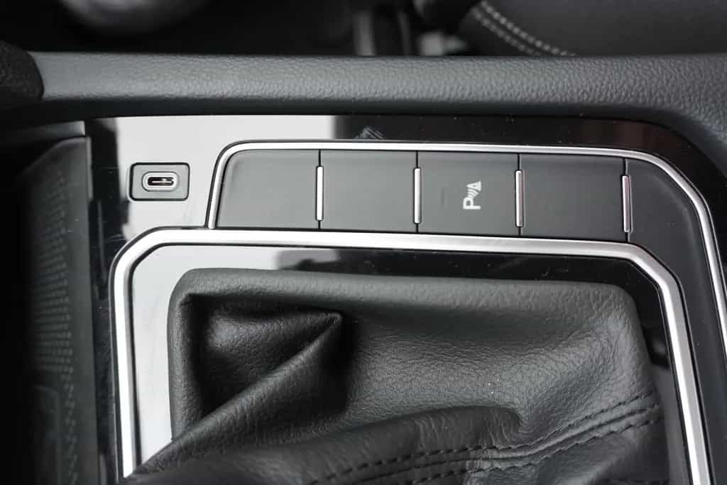 Volkswagen Passat Variant 1.5 TSI DSG Business LED AHK Navi 01/2020-photo-24