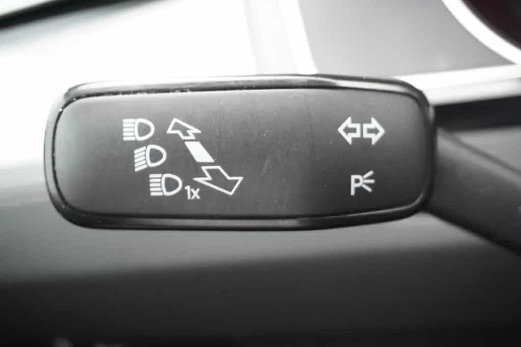 Volkswagen Passat Variant 1.5 TSI DSG Business LED AHK Navi 01/2020-photo-28